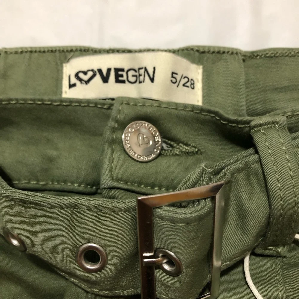 NWT Lovegen Juniors Front Pockets Belt Washed Dark Olive Cargo Skirt size 5 / 28